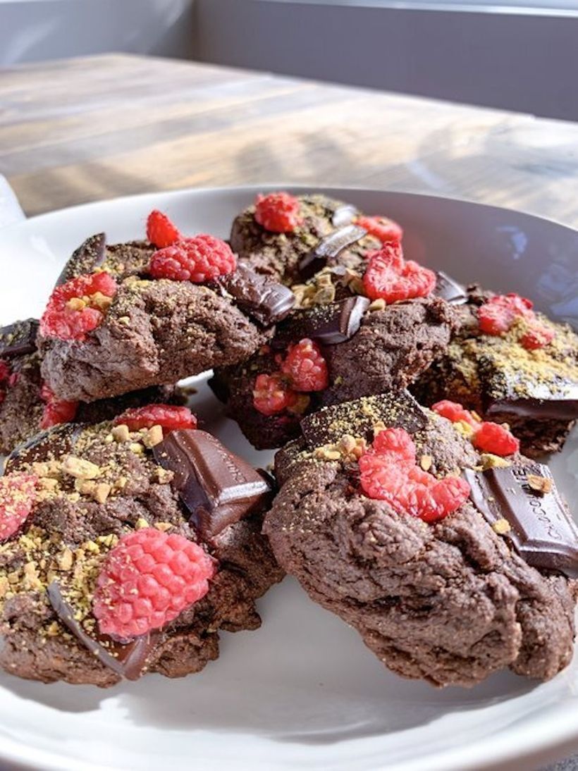 Cacao Raspberry Pistachio Cookies With Coconut Oil
