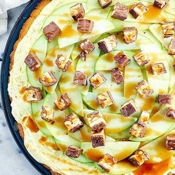 Caramel Apple Dessert Pizza
