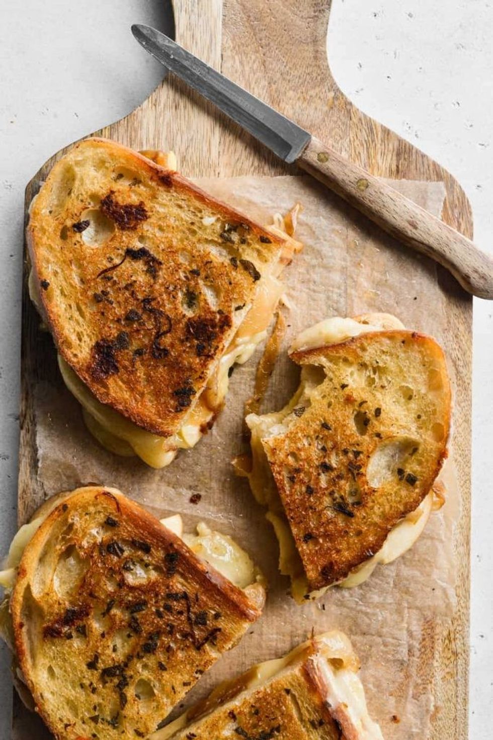 caramelized onion and apple grilled cheese sandwich