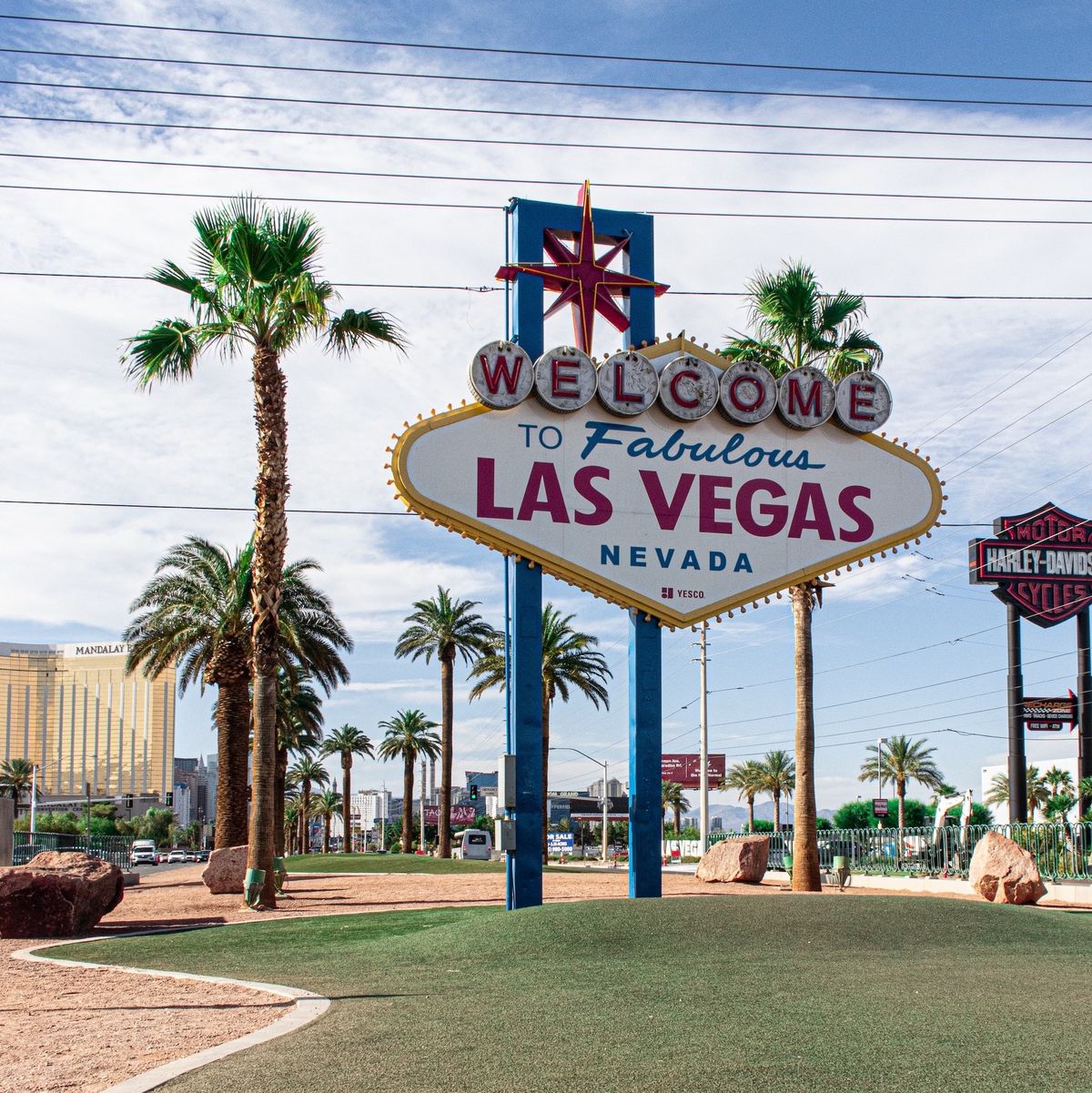 cheap hotels in las vegas welcome to las vegas sign