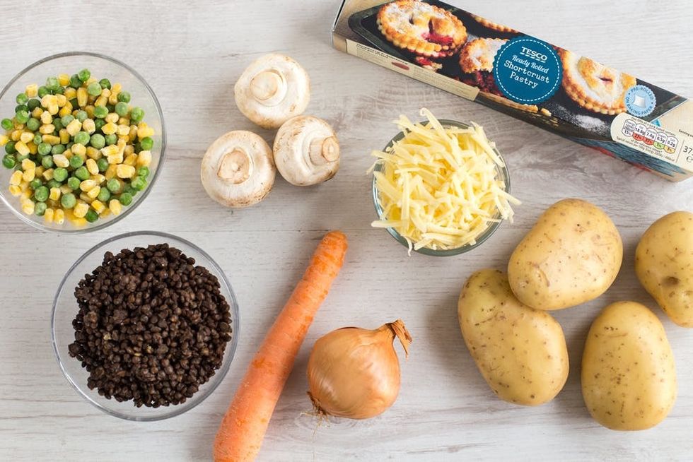 Cheesy shepherd's pie pie-1