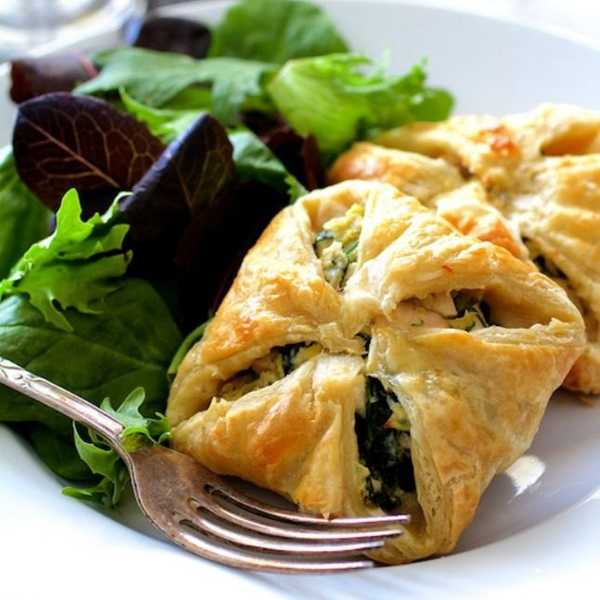 Chicken Spinach and Artichoke Puff Pastry Parcels