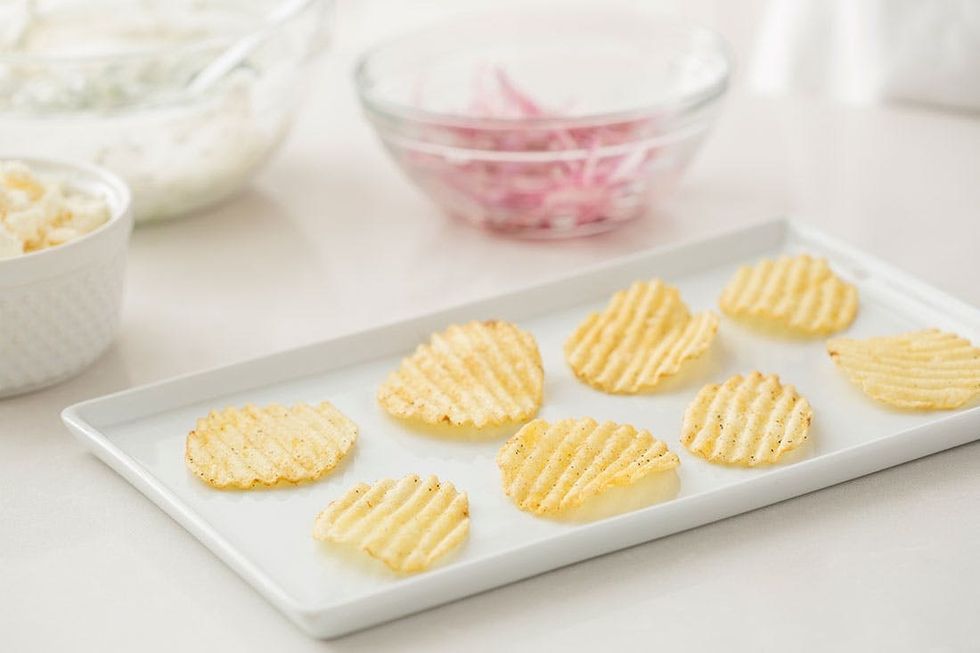 Chips-on-plate-no-toppings