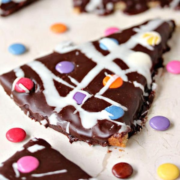 Chocolate Chip Cookie Pizza