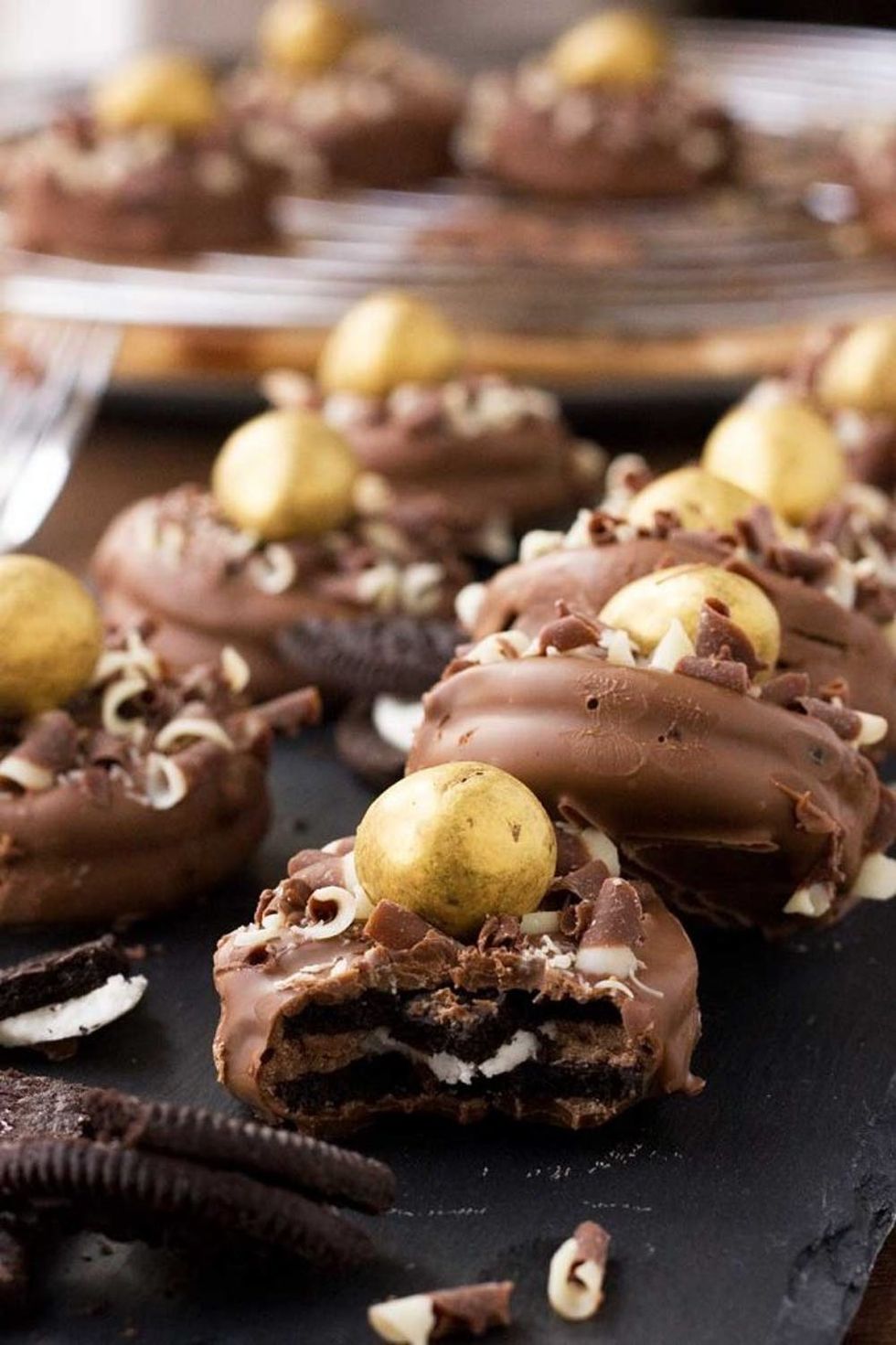 chocolate-dipped-golden-egg-oreo-cookies