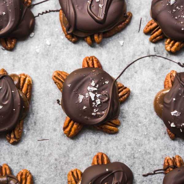 Chocolate Pecan Caramel Turtles