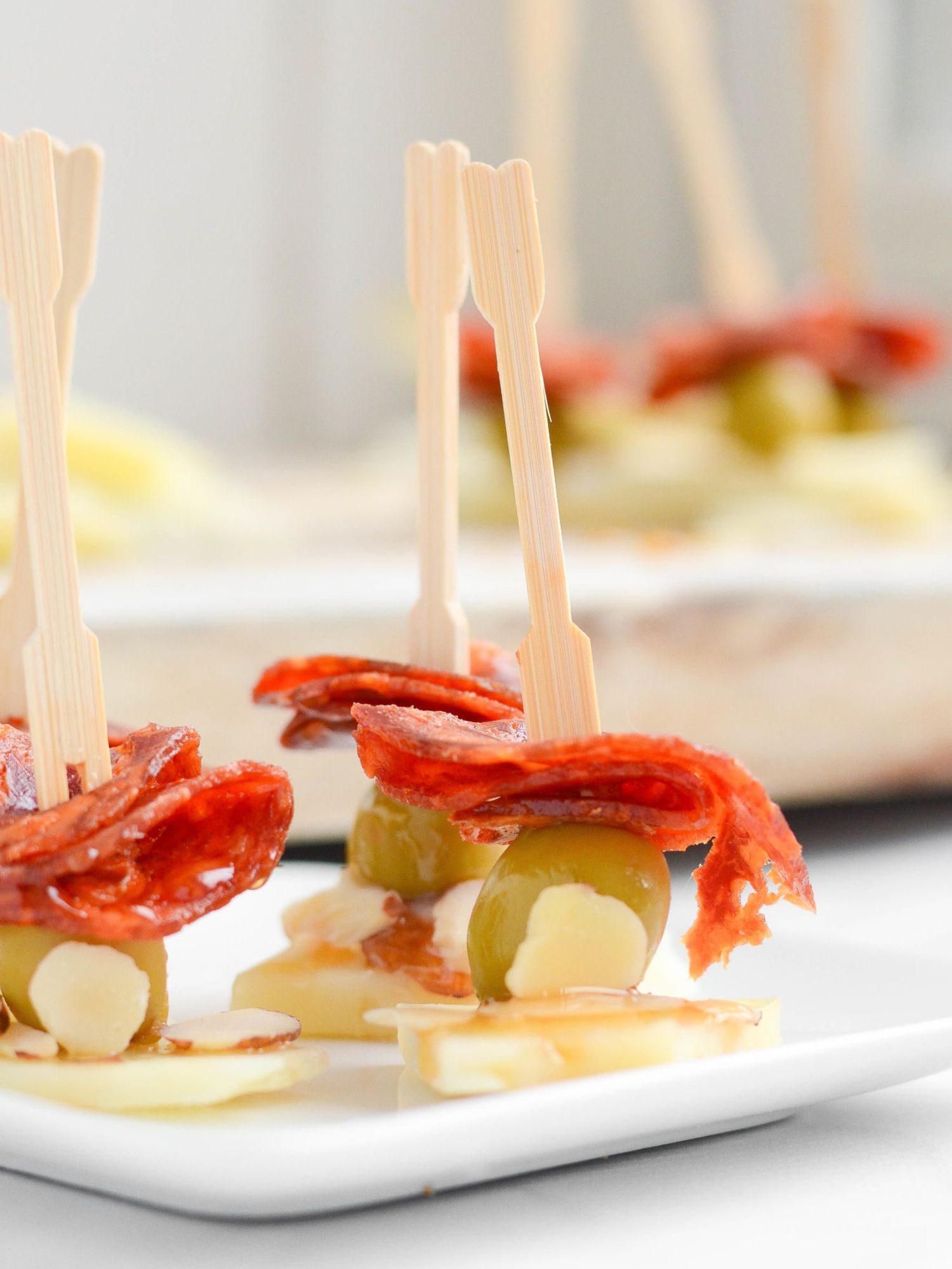 Chorizo, Manchego, and Olive Skewers Easy tapas recipes