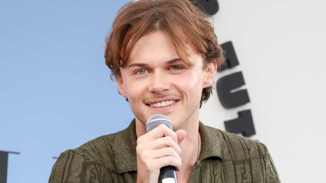 chris briney in a green top talking at the teen vogue event for the summer i turned pretty