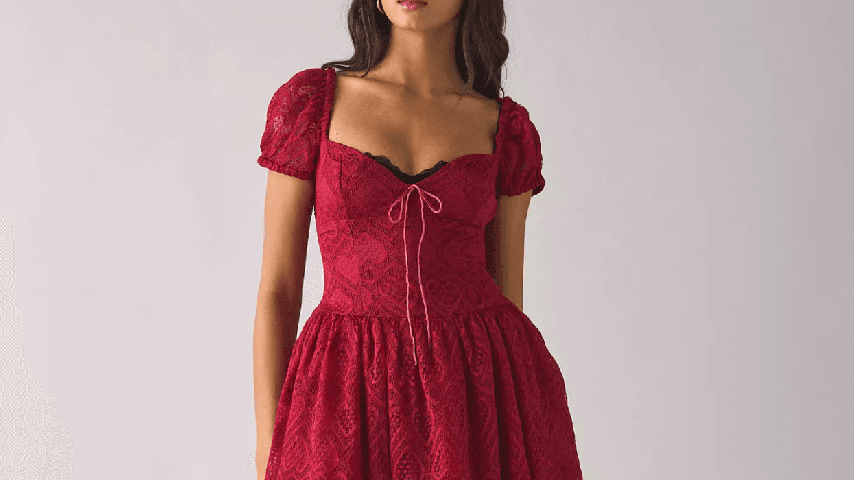 파티의 화제가 될 8가지 축제적이고 세련된 크리스마스 드레스