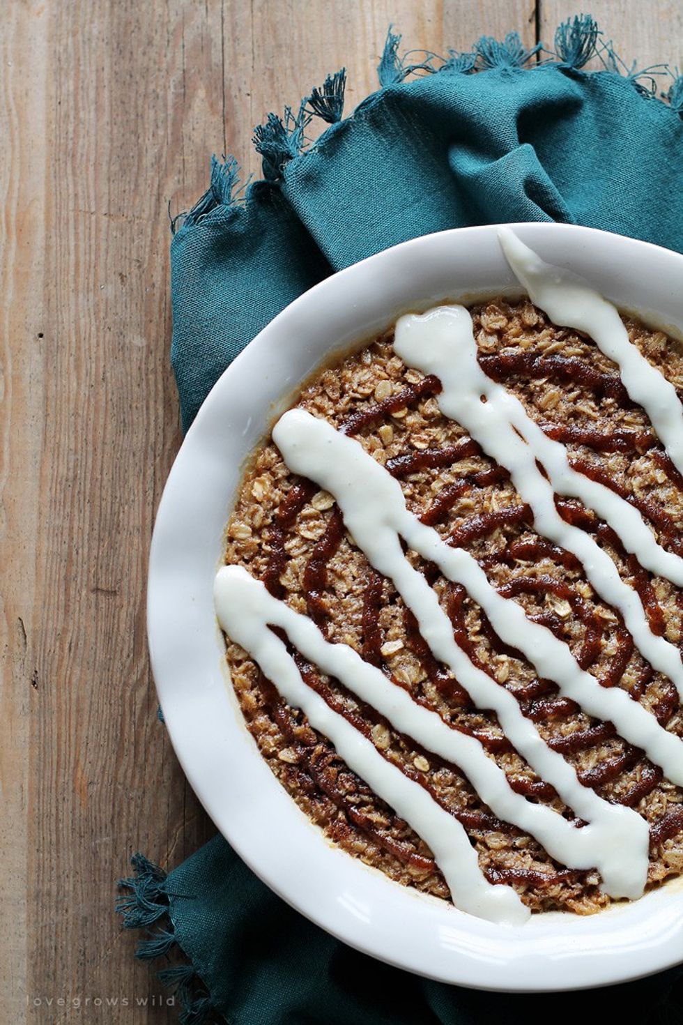 Cinnamon Roll Baked Oatmeal