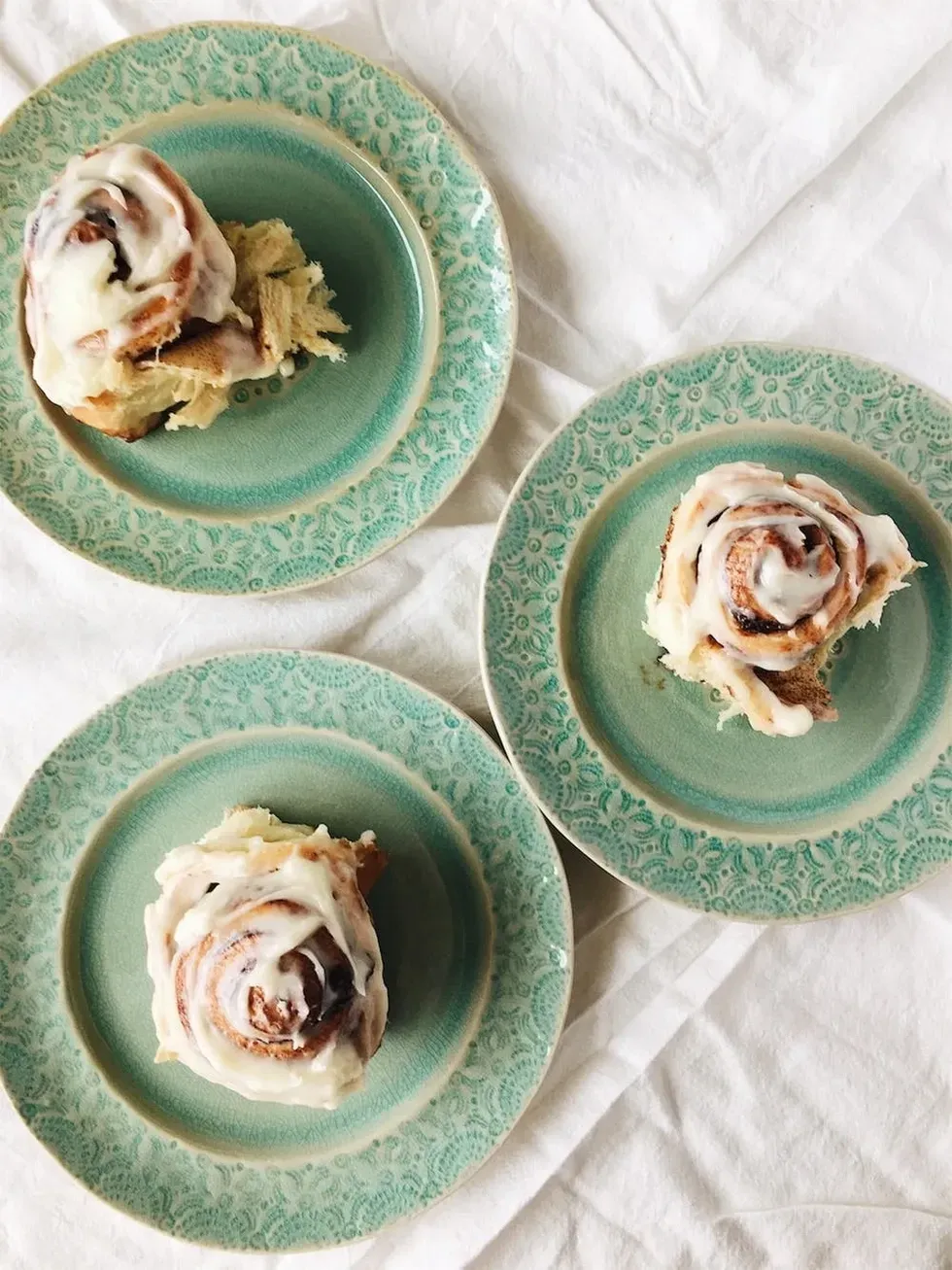 cinnamon rolls with frosting