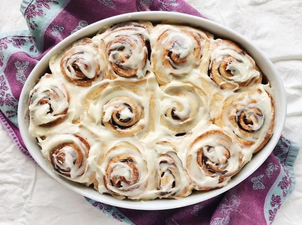 cinnamon rolls with maple cream cheese frosting