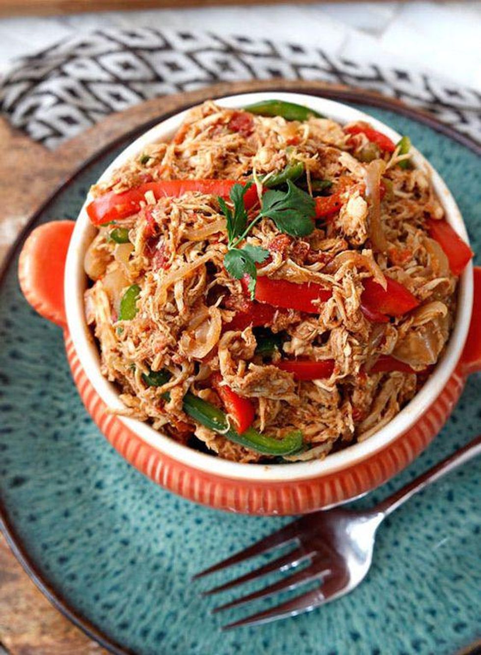 citrus fajita chicken with peppers in an orange bowl and a teal plate