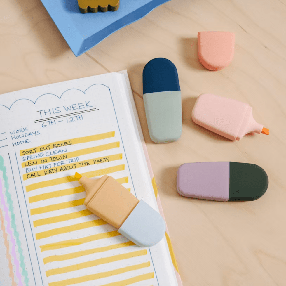 Colorful highlighters next to a weekly planner with tasks in yellow.