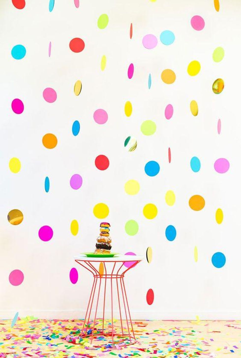 confetti party decor