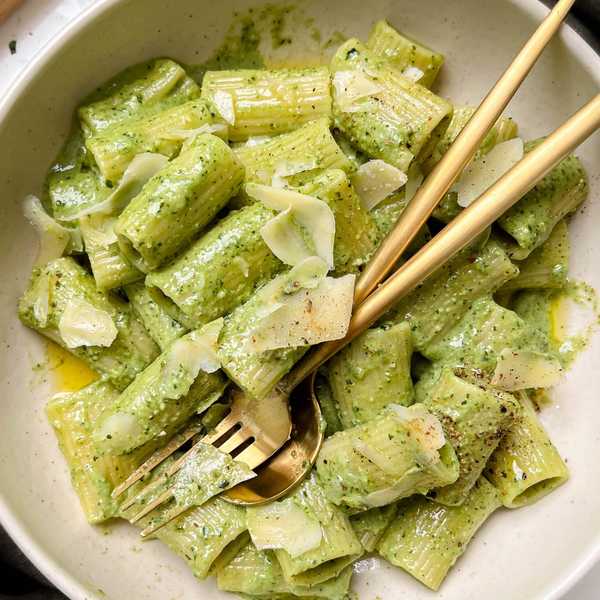 creamy vegan pesto pasta