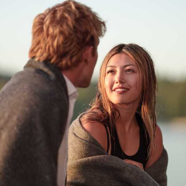 crew girl netflix romance show