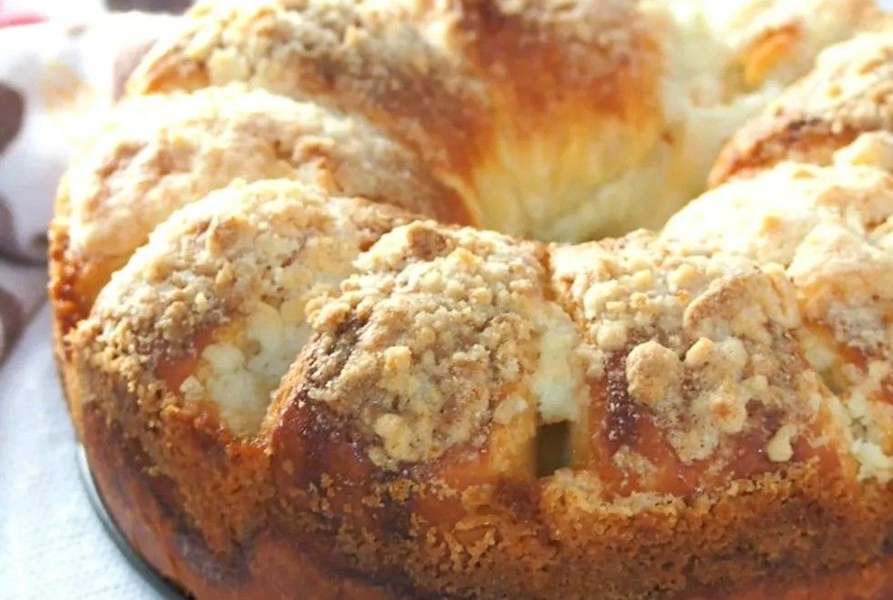 Croissant Cinnamon Roll Cake