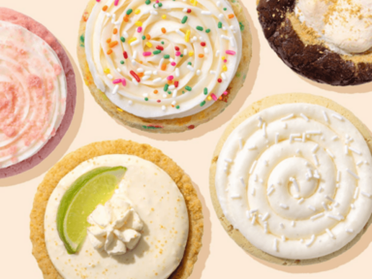 ​Crumbl Cookies Mother's Day Bundl