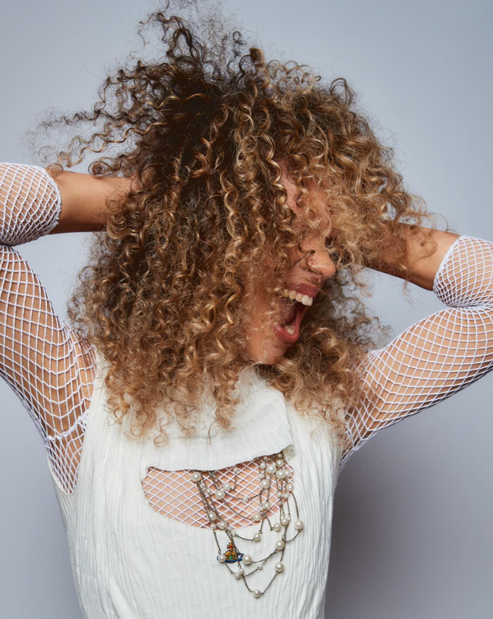 curyl hair color trend for 2024