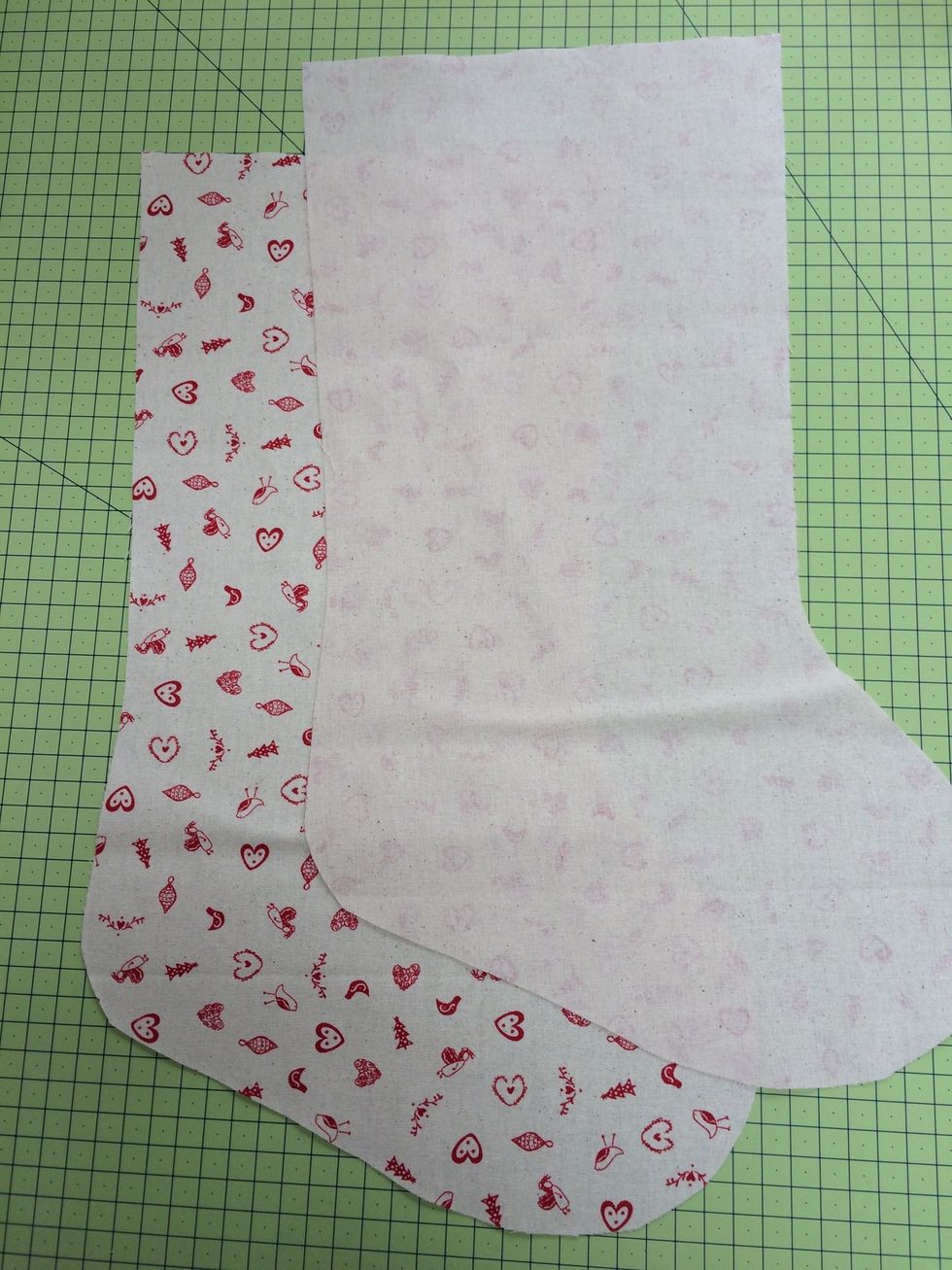 Cut out 2 lining with seam allowance