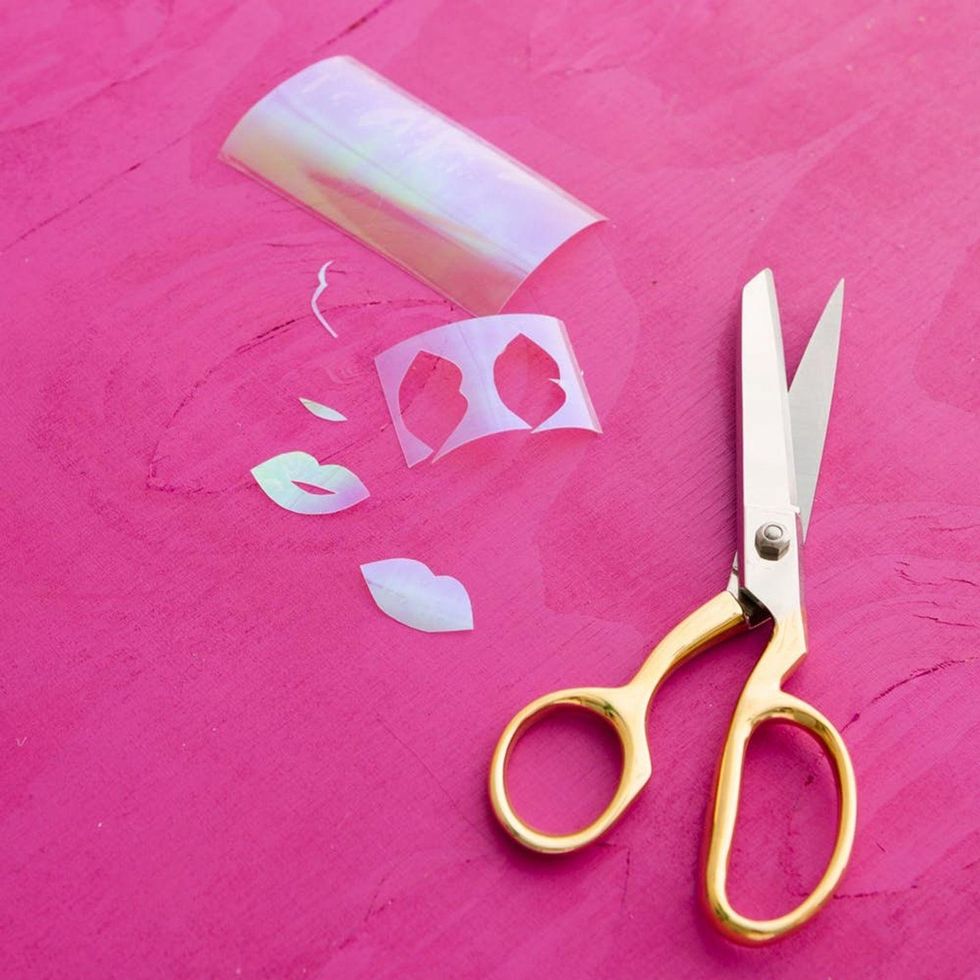 cutting holographic lips