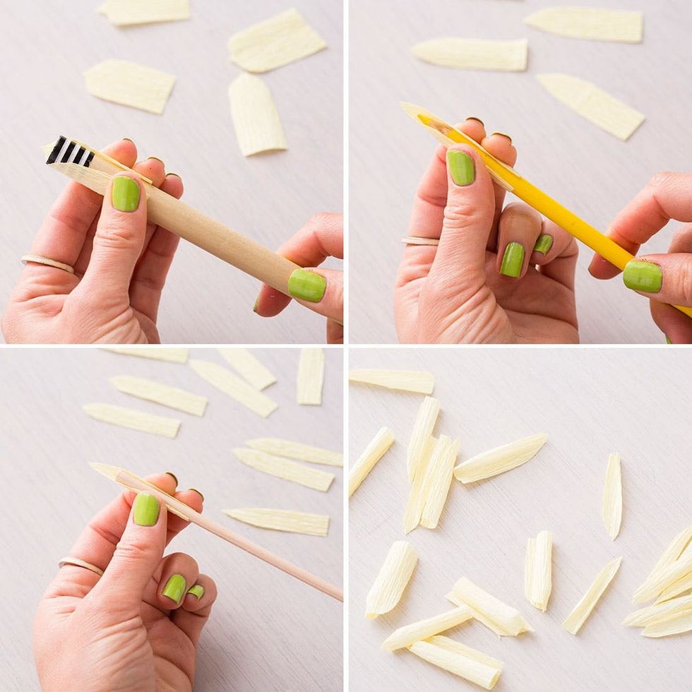 Daffodil-Prepping-petals