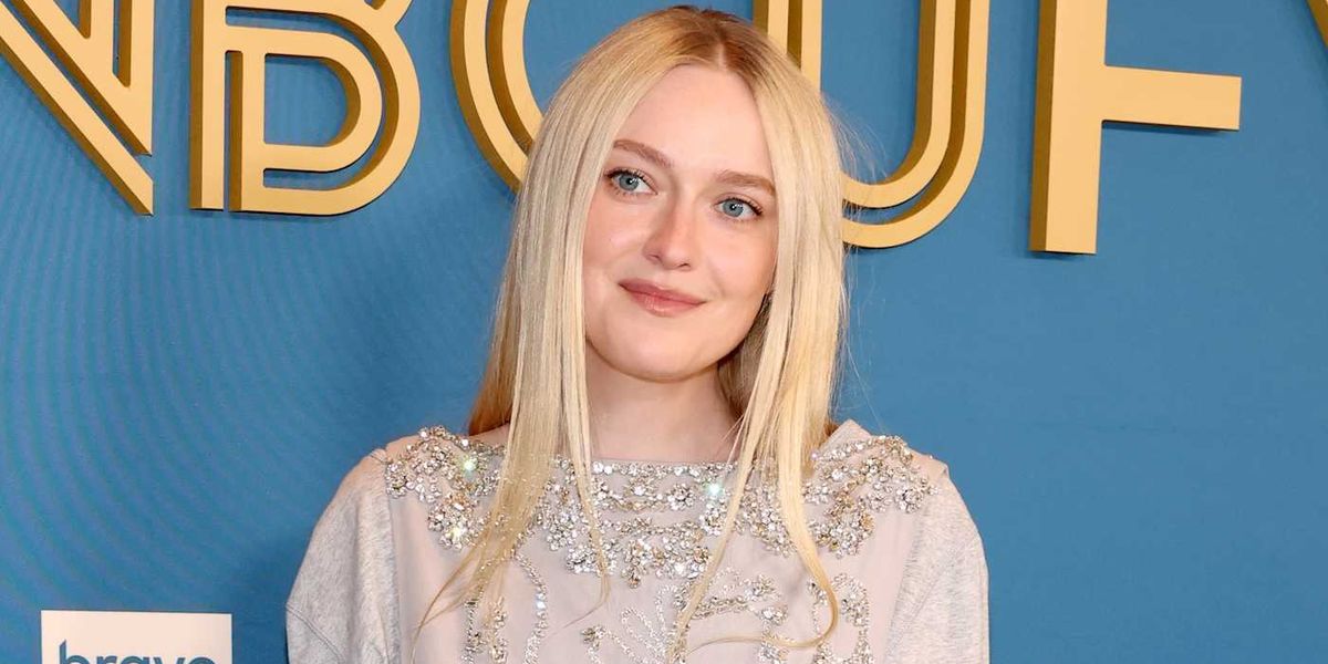 OMG, Dakota Fanning Admits She "Literally Hid" to Avoid Watching THAT Orlando Bloom Awards Show Moment