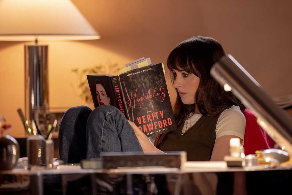 dakota johnson as lowen in verity