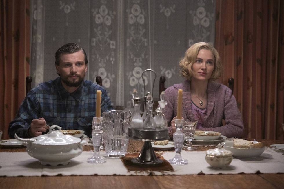 Darren Mann and Michelle Randolph as Jack Dutton and Elizabeth Strafford in '1923'