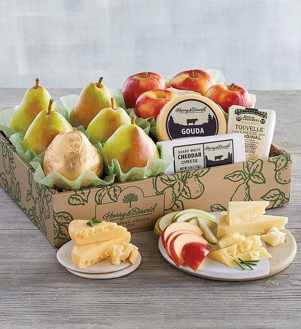 Deluxe Pears, Apples, & Cheese Gift Set