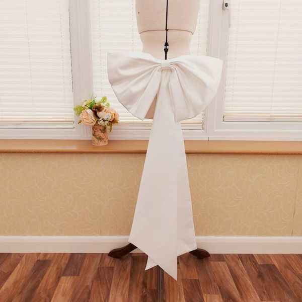 Detachable wedding dress bow