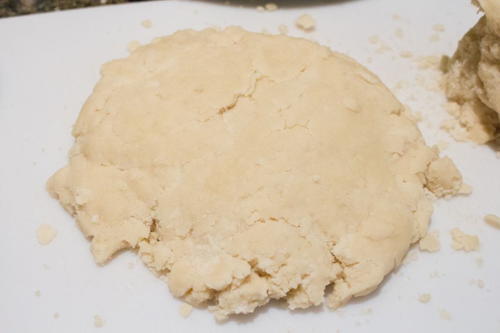 Divide the cooke dough into two, and knead into discs (this isn't the final version, doesn't have to be perfectly smooth). If you find it too crumbly, add a little bit of butter (1 tsp) and re-knead.