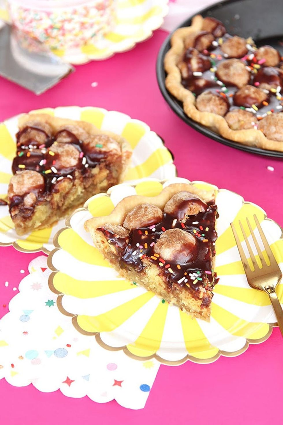 DIY Donut Pie Thanksgiving decoration