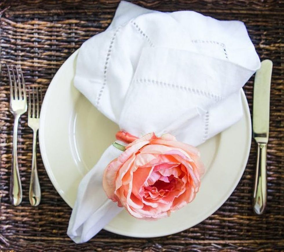 DIY-Flower-Napkin-TheChic