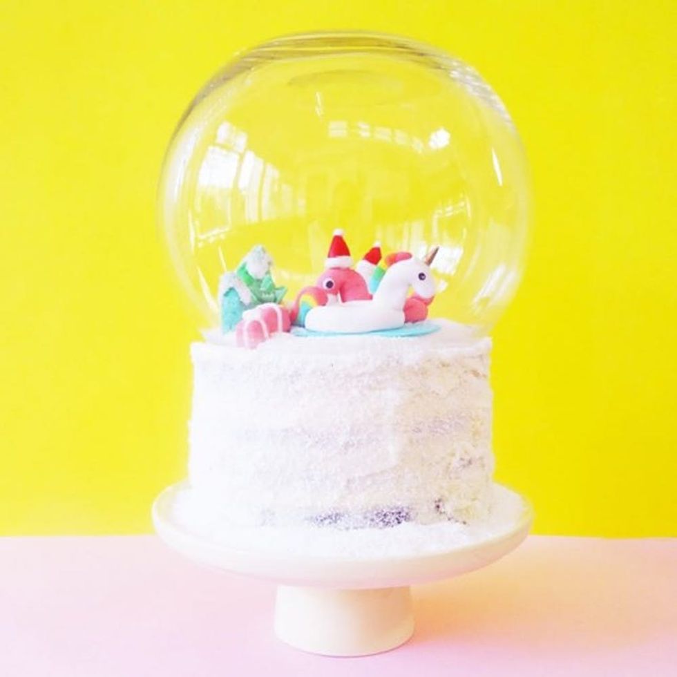 DIY Snow Globe Cake Christmas Party Ideas