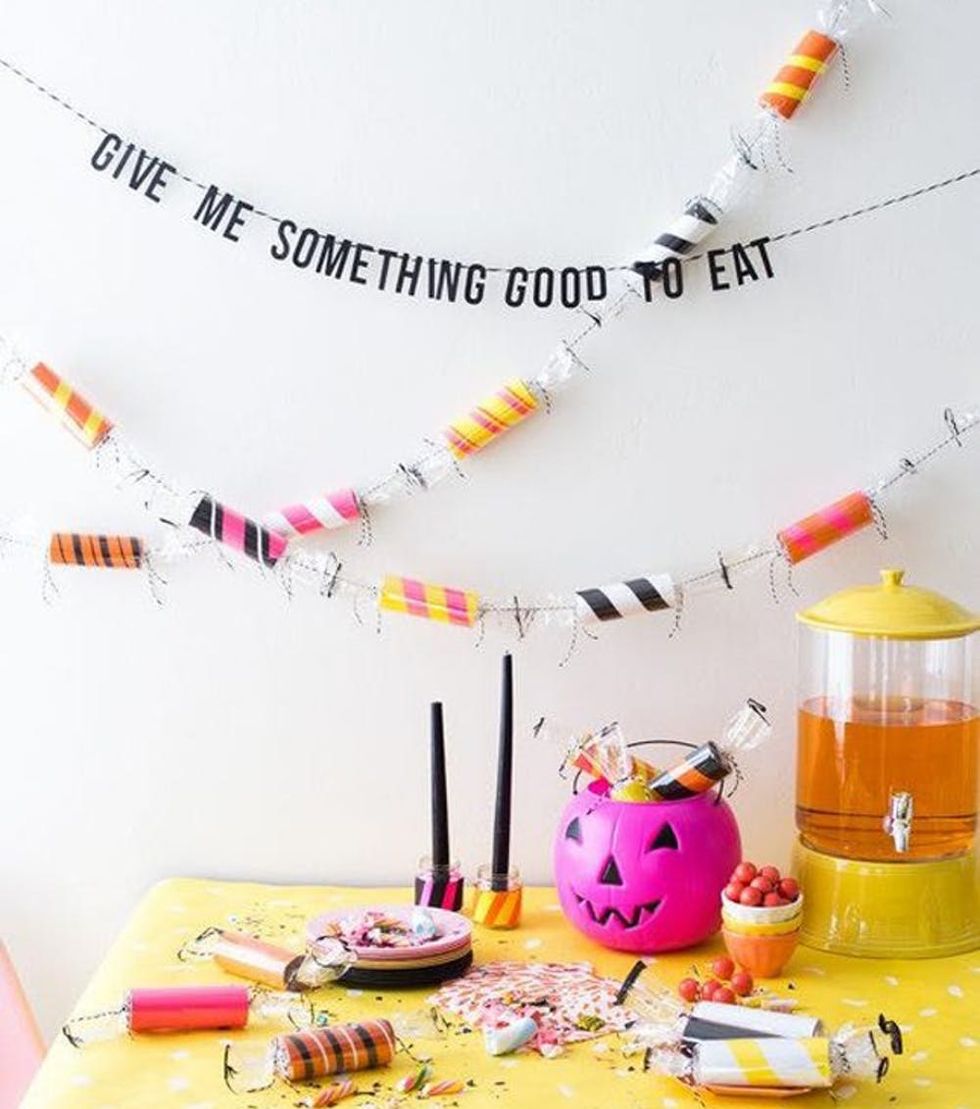 DIY Toilet Paper Roll Candy Garland Halloween Party Ideas
