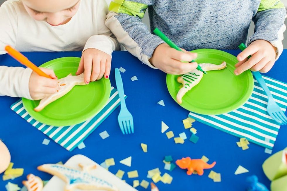 Drawing-on-Sugar-Cookies