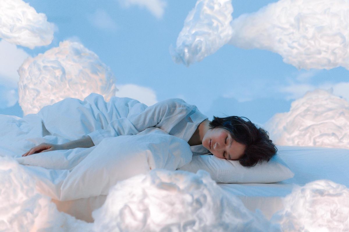 dream meanings woman sleeping in clouds