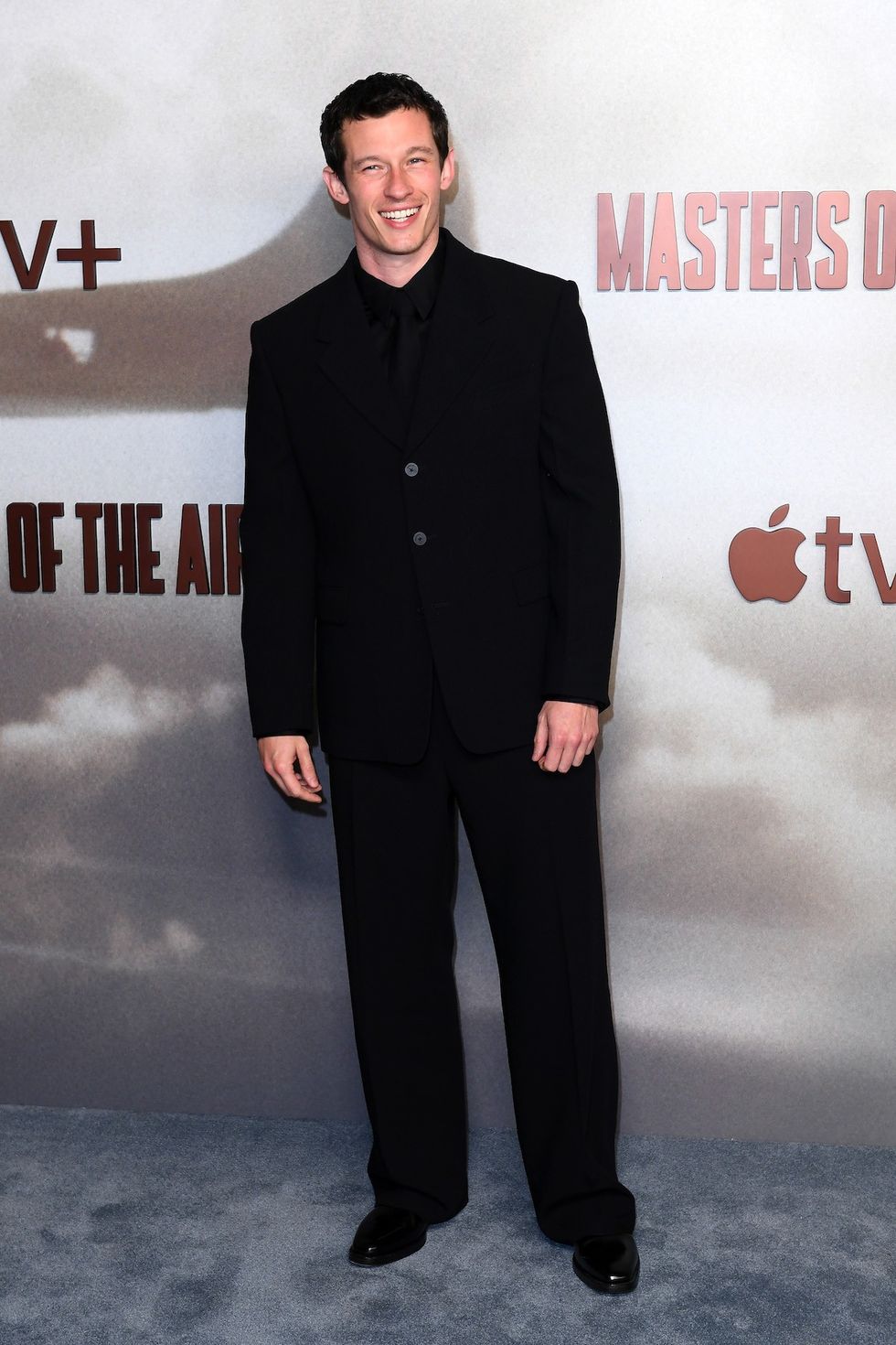 dua lipa boyfriend callum turner