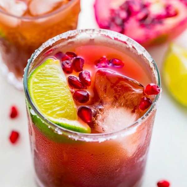 Easy Pomegranate Margaritas