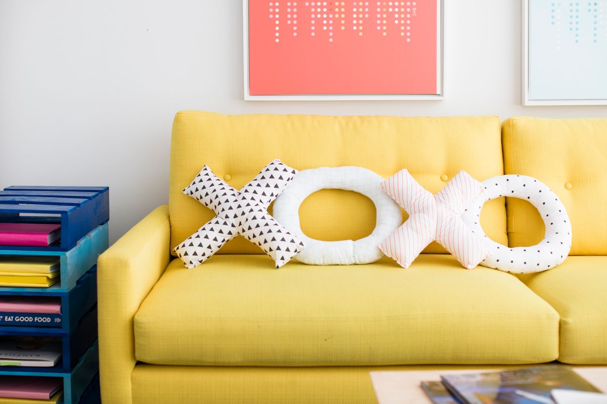 easy sewing projects yellow couch with white and black x's and o's pillows