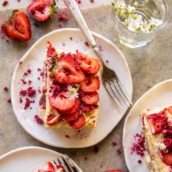 Easy Strawberry Tiramisu
