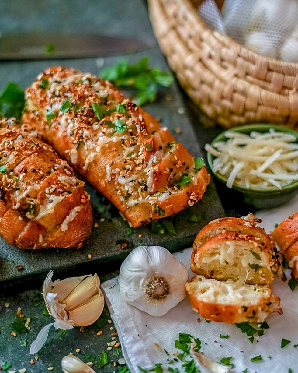Easy Vegan Garlic Bread