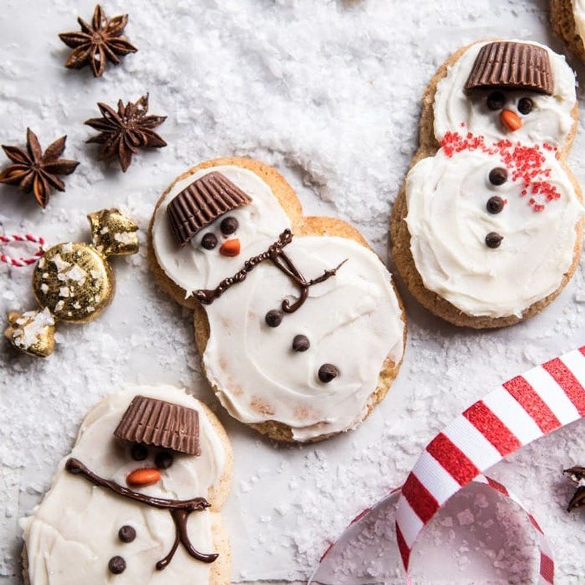 Eggnog Frosted Chai Snickerdoodle that looks like a Snowmen easy christmas cookies