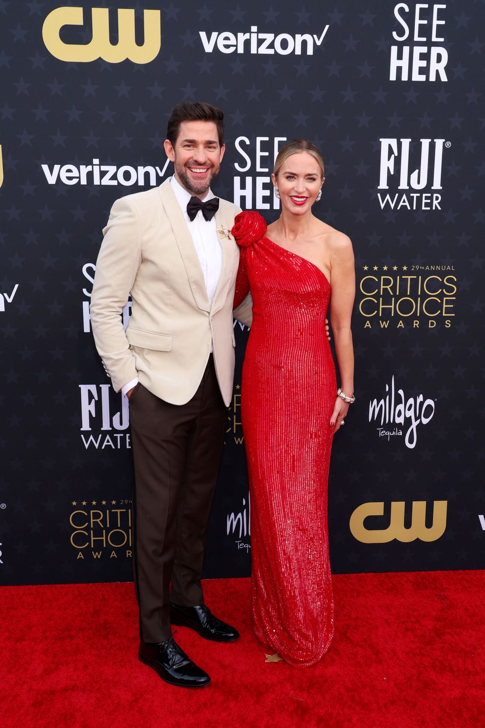 emily blunt at the critics choice awards with john krasinski