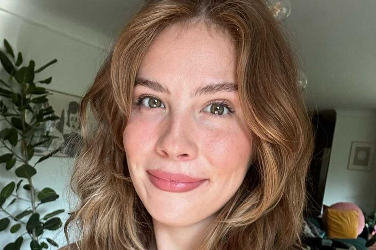 emily henry instagram selfie