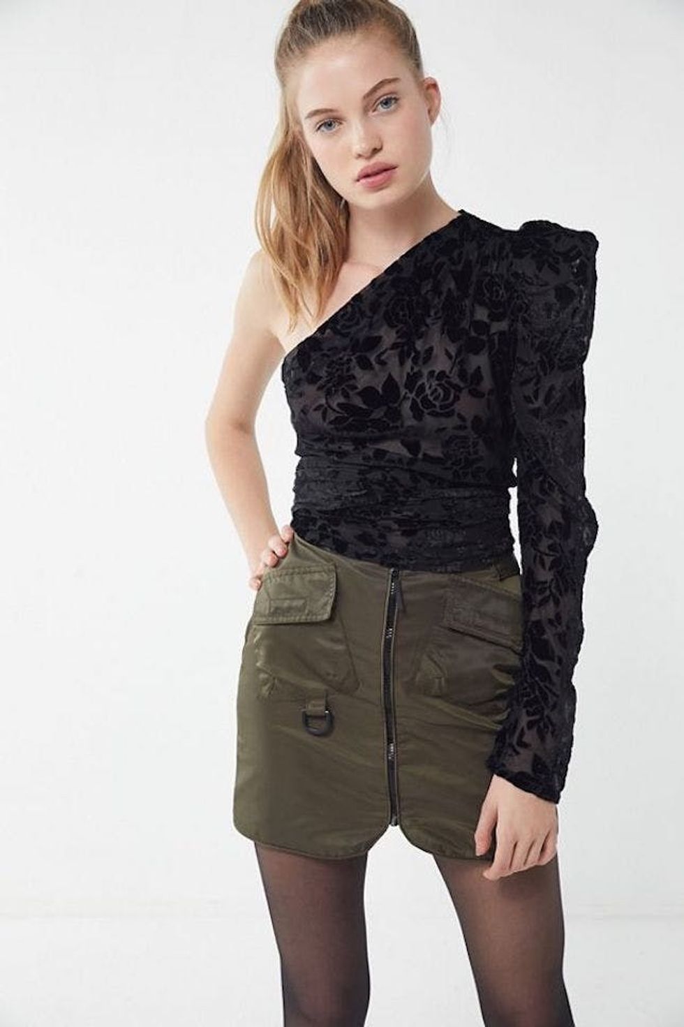 what tops flatter small chests