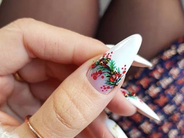 10. "Mistletoe Nail Art Inspiration for Christmas" - wide 6