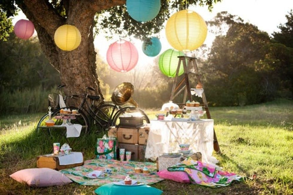 Best of Etsy 20 MustHaves for the Perfect Vintage Picnic Brit + Co
